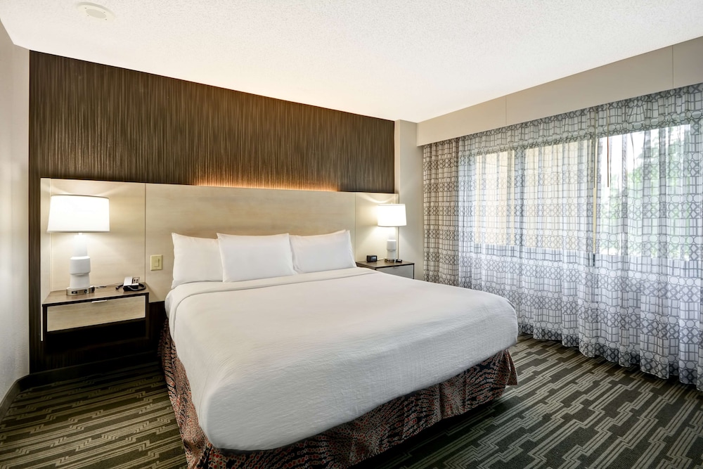 Embassy Suites Hotel Charlotte - photo 16
