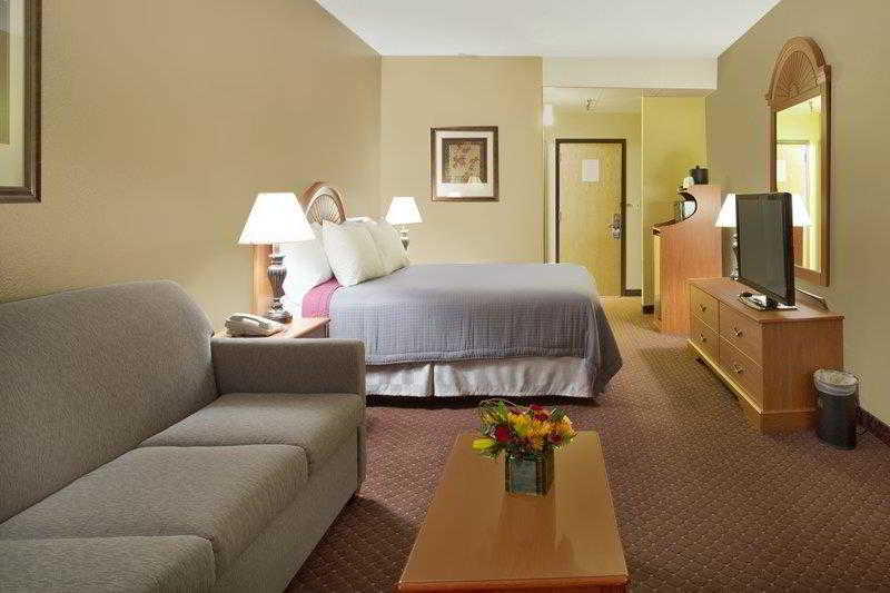 Golden Lion Hotel - photo 14