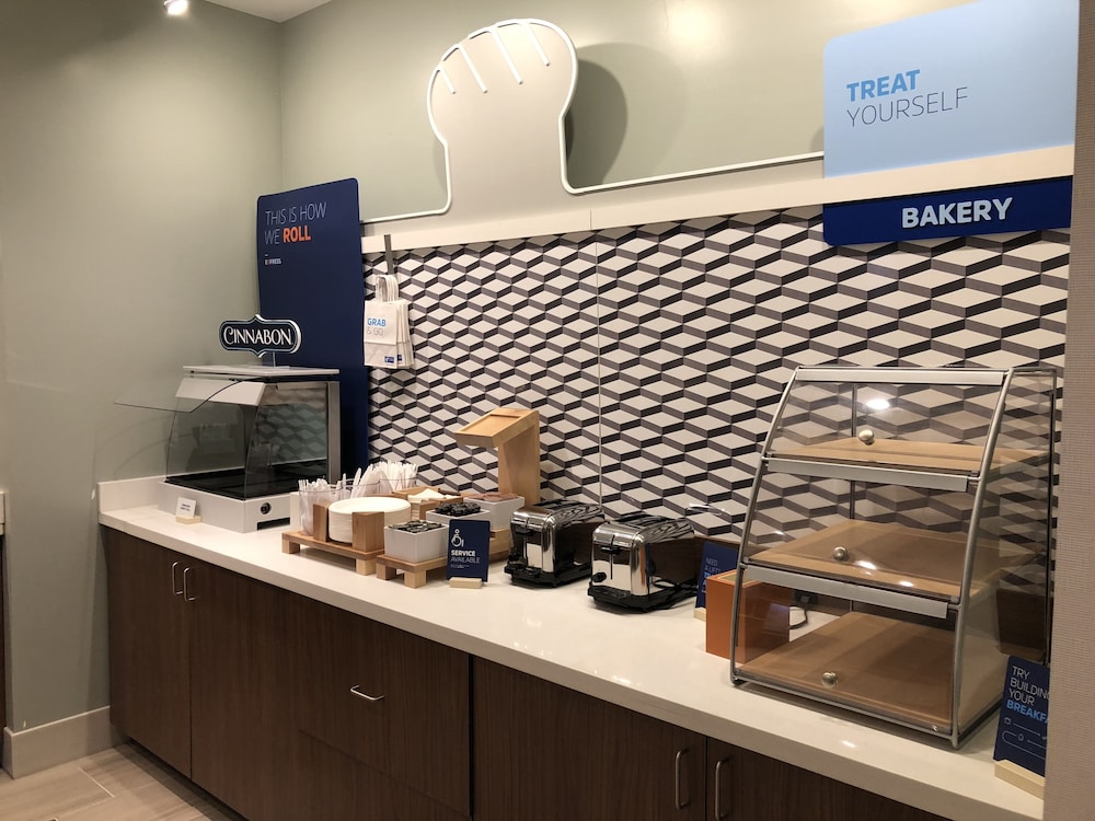 Holiday Inn Express & Suites Racine by IHG - photo 47