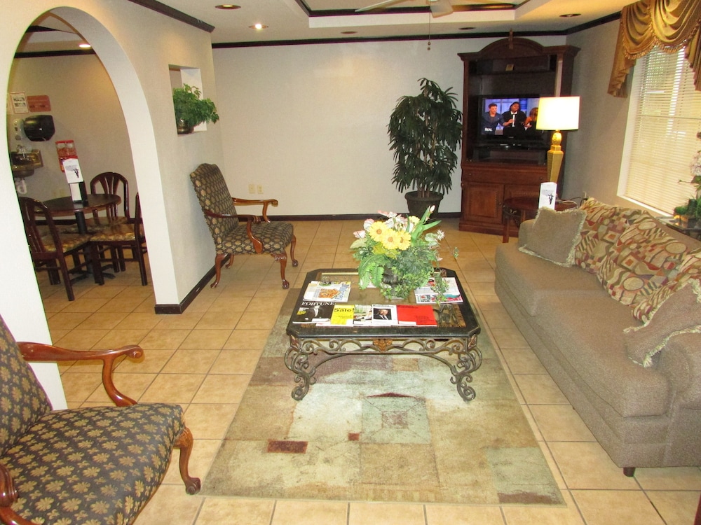 Days Inn & Suites by Wyndham Fort Valley - photo 30