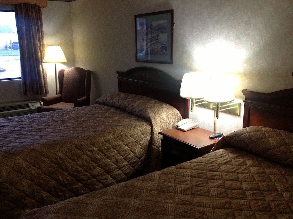 Colonial Inn & Suites Airport Graceland - photo 11