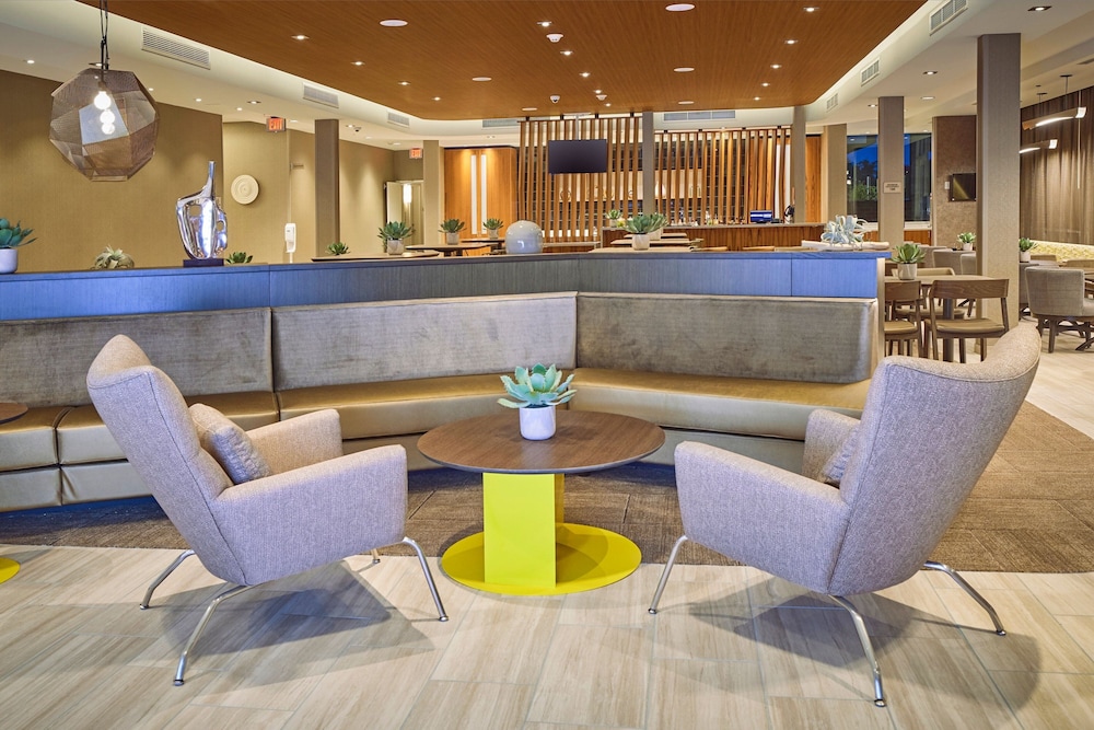 SpringHill Suites by Marriott Medford Airport - photo 4