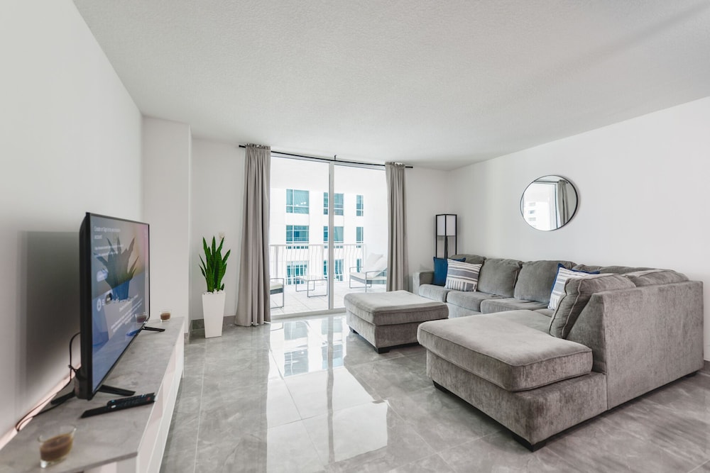 The Club at Brickell Bay — 4-Star Luxury Hotel in Miami, United States