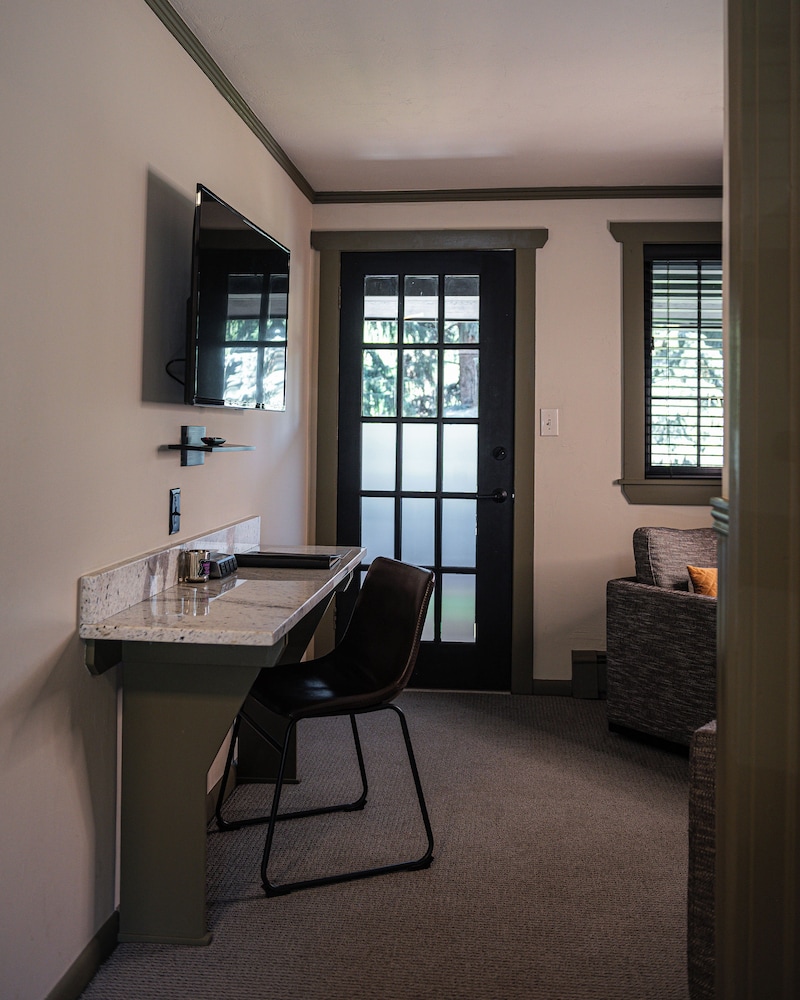 Highland Haven Creekside Inn - photo 22