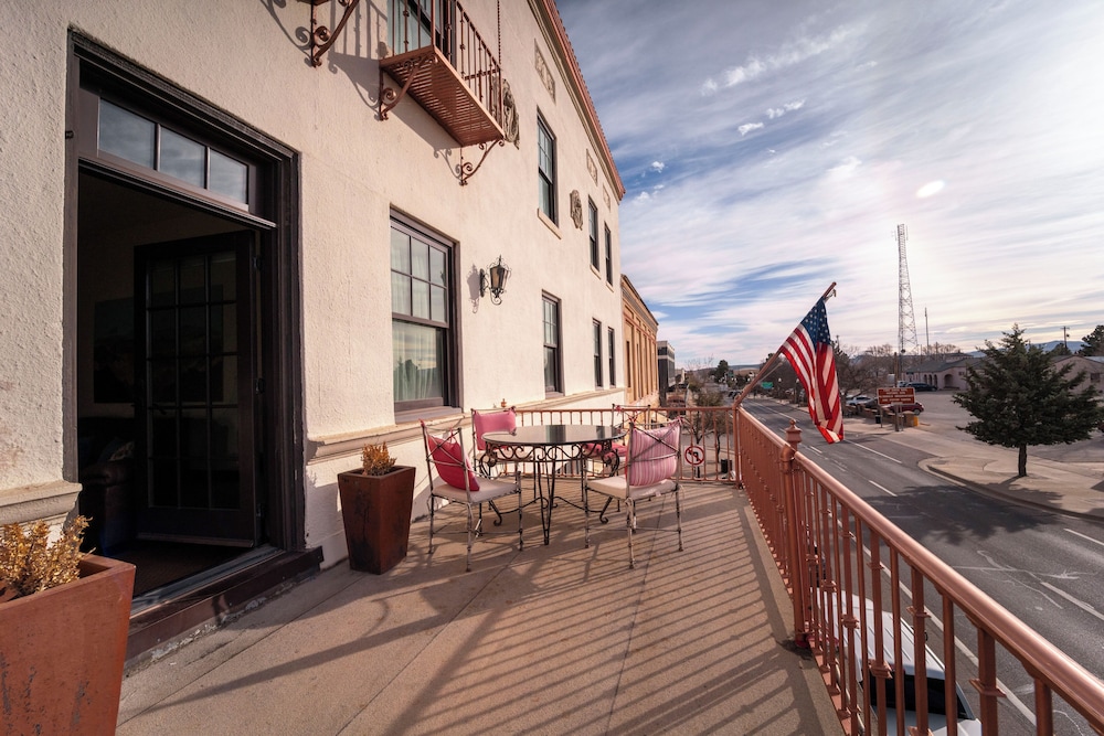 The Holland Hotel - photo 25