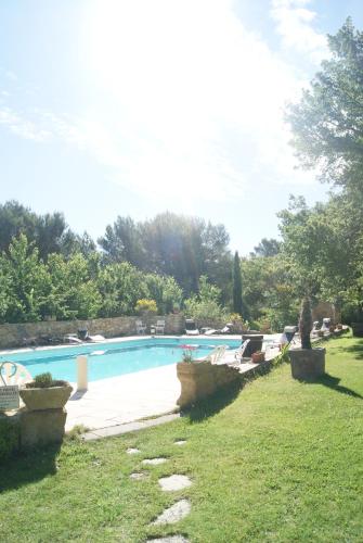 Le Mas des Chênes — hotel in Rognes