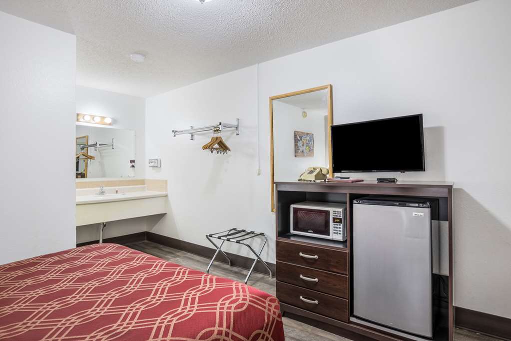 Econo Lodge Cameron - photo 12