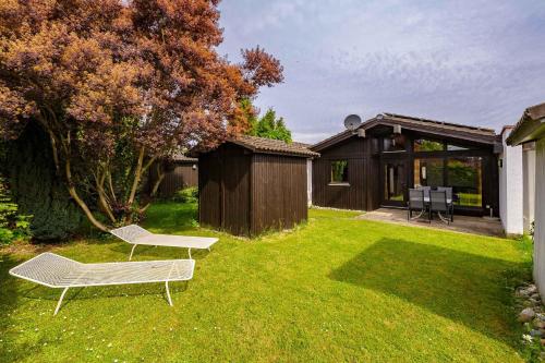 Ferienwohnpark Immenstaad am Bodensee Satteldachhaus Typ 9 SD 61 — hotel in Immenstaad Am Bodensee