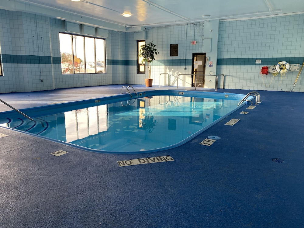 Baymont by Wyndham Flint Airport North - photo 47