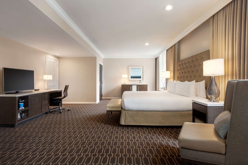 Hilton New Orleans St. Charles Avenue - photo 10