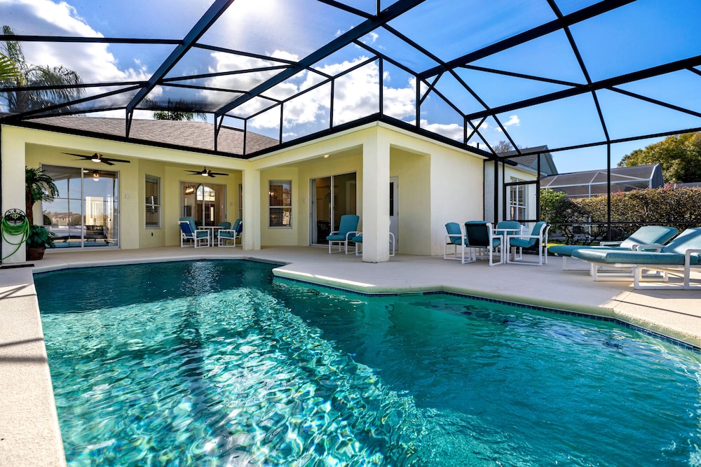 Hills Bay Retreat — 4-Star Luxury Hotel in Davenport, United States
