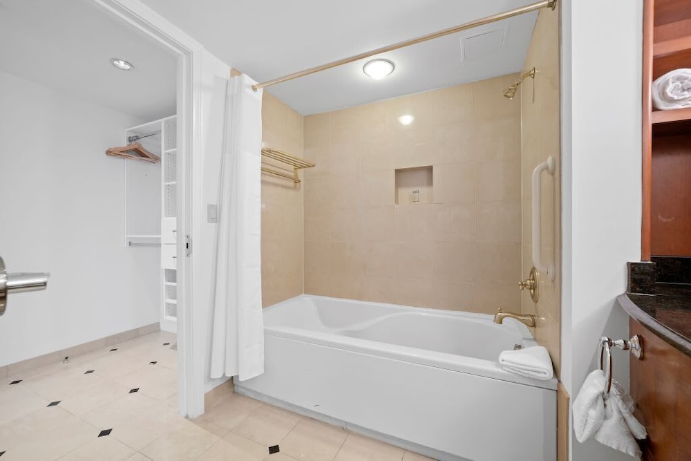 2br 3ba Condo Right Between Hard Rock and Ocean Casino - photo 20