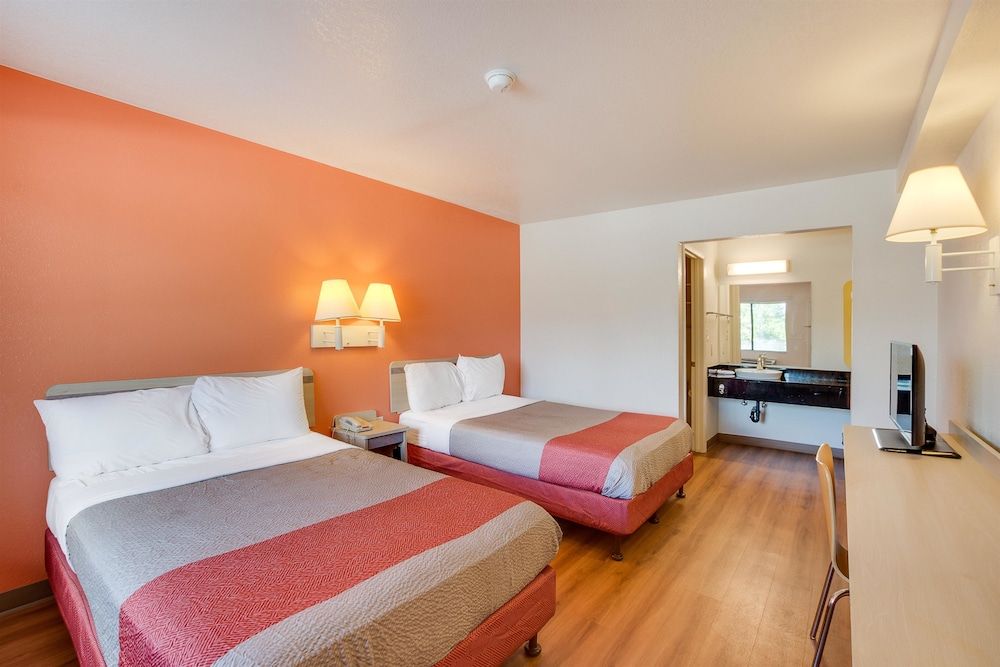 Motel 6 Columbia West - photo 18