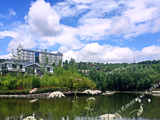 Liyuan Farmhouse — 4-Star Luxury Hotel in Hanzhong, People's Republic of China