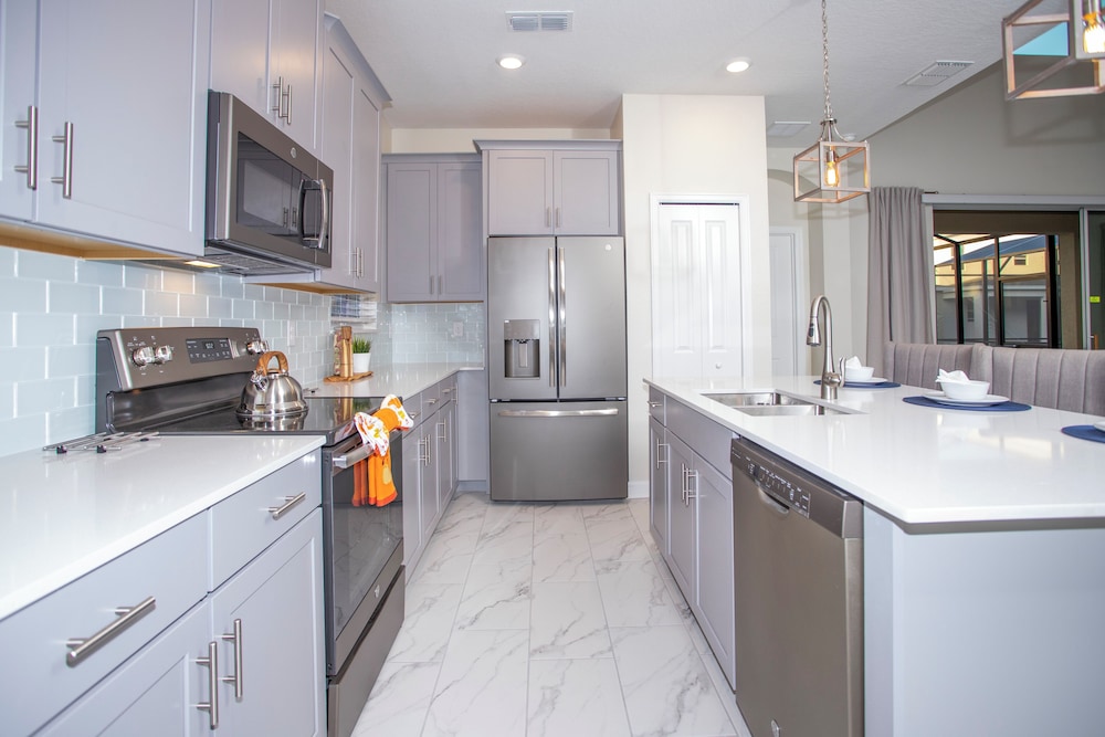 Gorgeous 5 Bd Home Close to Disney Storey Lake Resort 2734 - photo 12