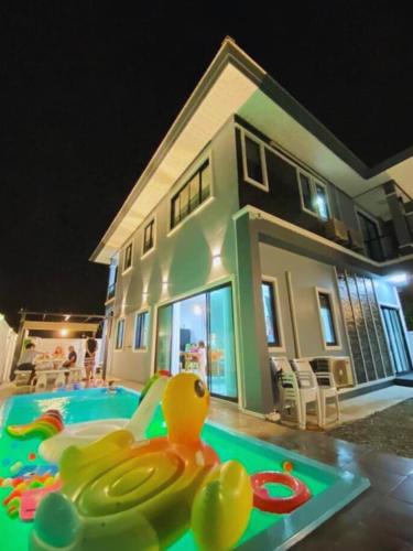 Cher Cher Pool Villa — 4-Star Luxury Hotel in Ban Chang, Thailand