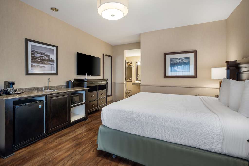 Best Western Corona Hotel and Suites - photo 20