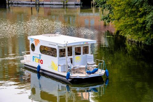 Hausboot FIONA im Yachthafen Berlin Schmöckwitz auf der Spree und dem Müggelsee von Anfang April bis Ende Oktober