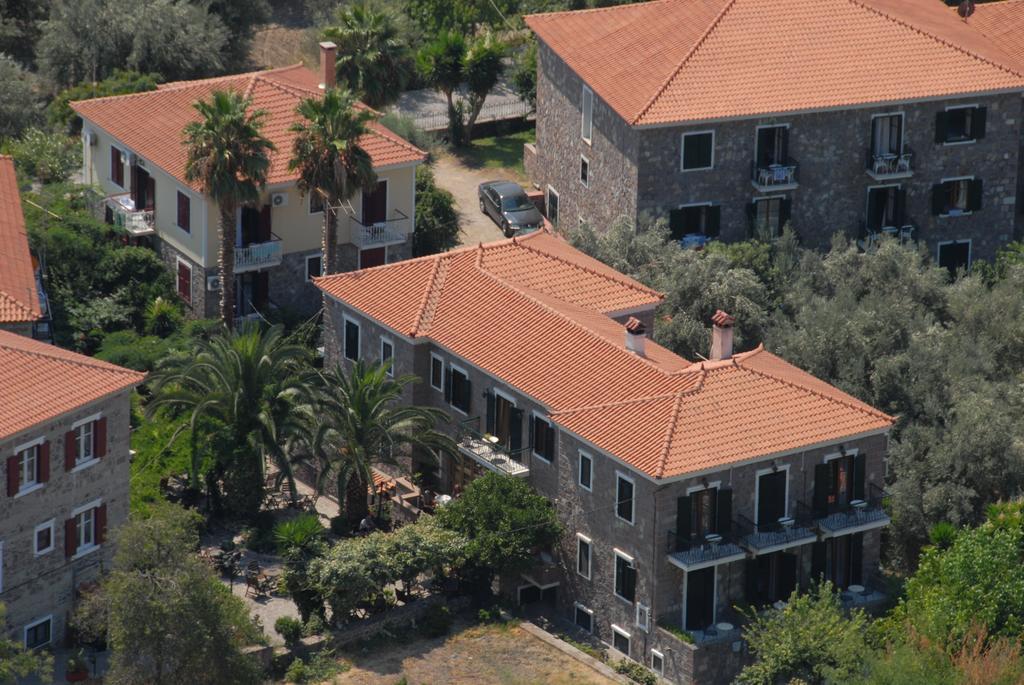 Adonis - carbon neutral hotel in Mithymna