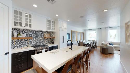 Town Center 2383 2387 Zion Park Massive 10 Bedroom Home — 4-Star Luxury Hotel in Washington, United States