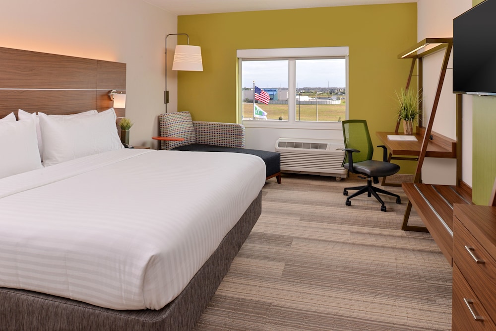 Holiday Inn Express & Suites St. Petersburg Madeira Beach by IHG - photo 10