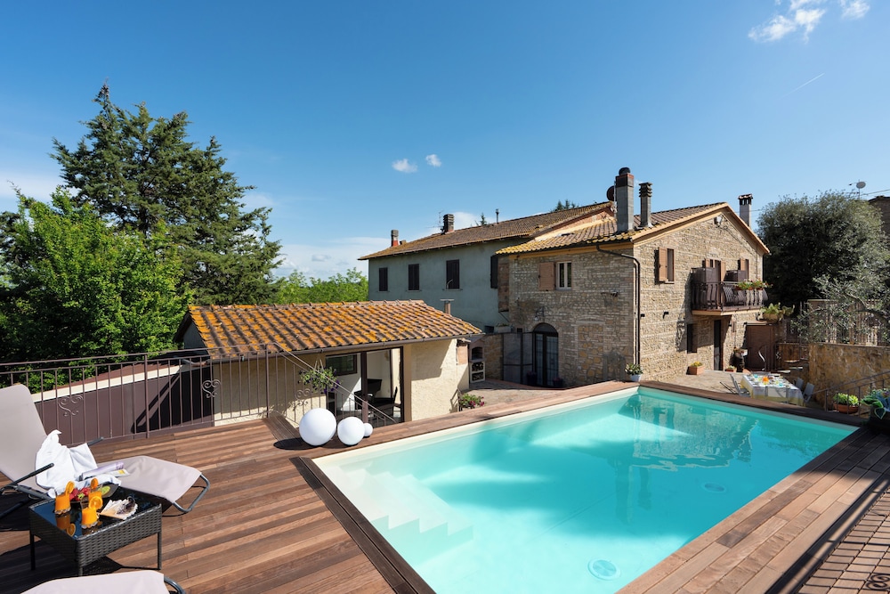 Villa Il Goro — 4-Star Luxury Hotel in Montaione, Italy