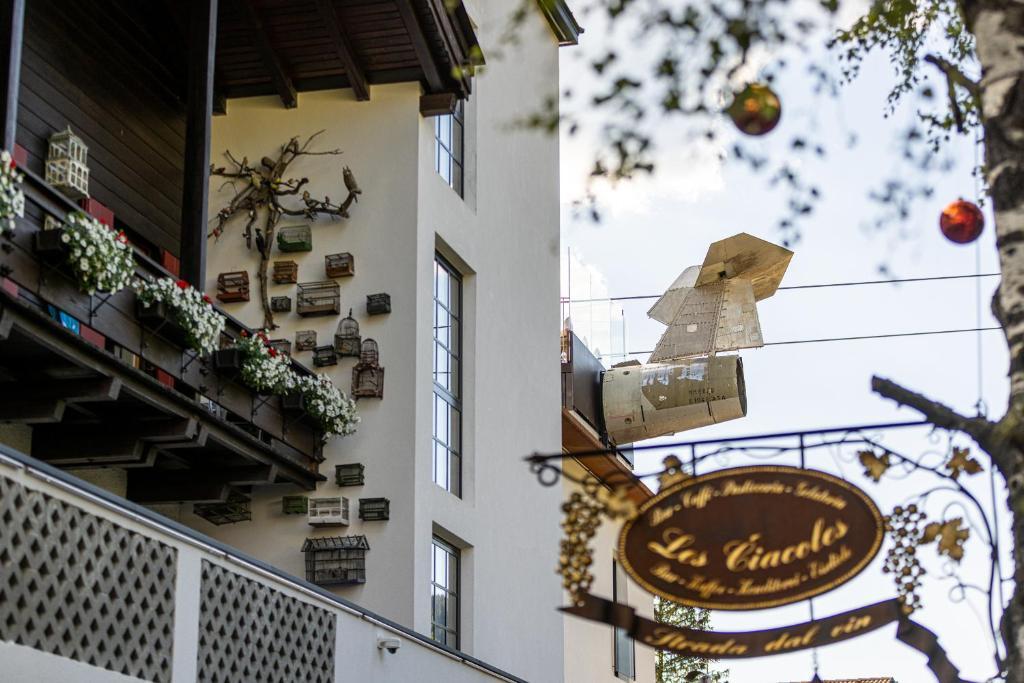 Al Plan A mountain moving hotel in San Vigilio, Italy