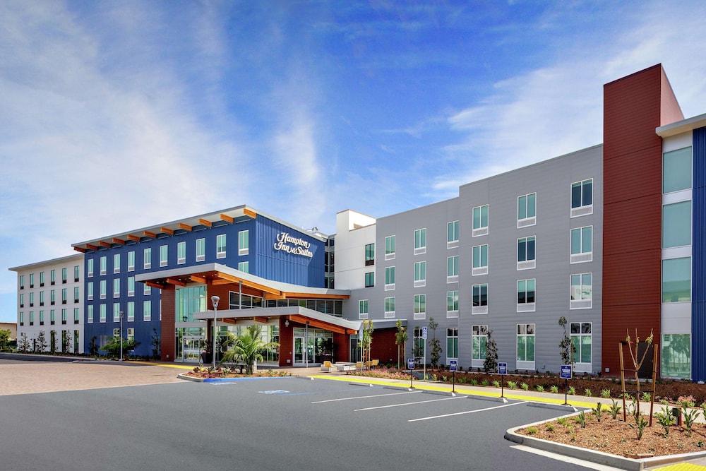 Hampton Inn & Suites San Diego Airport Liberty Station - photo 2
