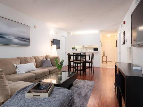 Spacious Condo Mins to Shands University & DOWNTOWN — 4-Star Luxury Hotel in Gainesville, United States