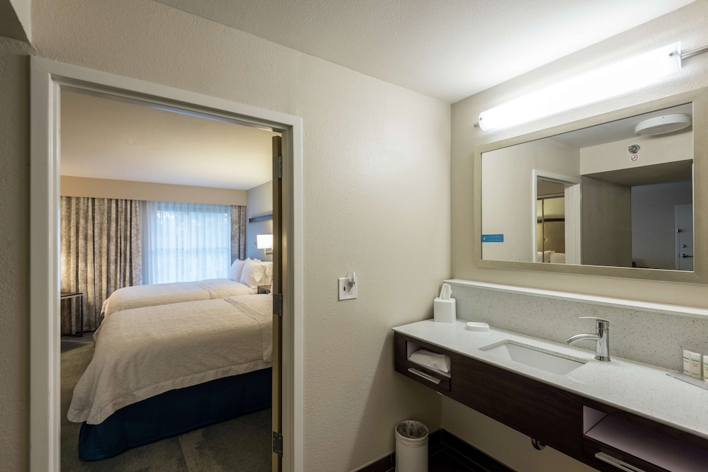 Hampton Inn & Suites Jackson Coliseum - photo 30
