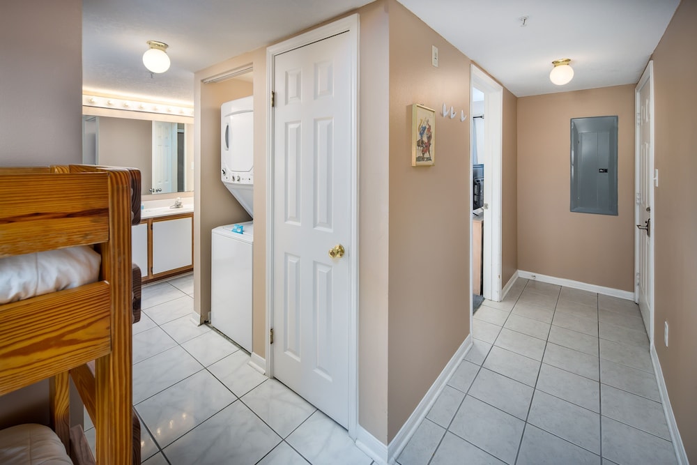 Emerald Towers West 3003 by RedAwning - photo 16