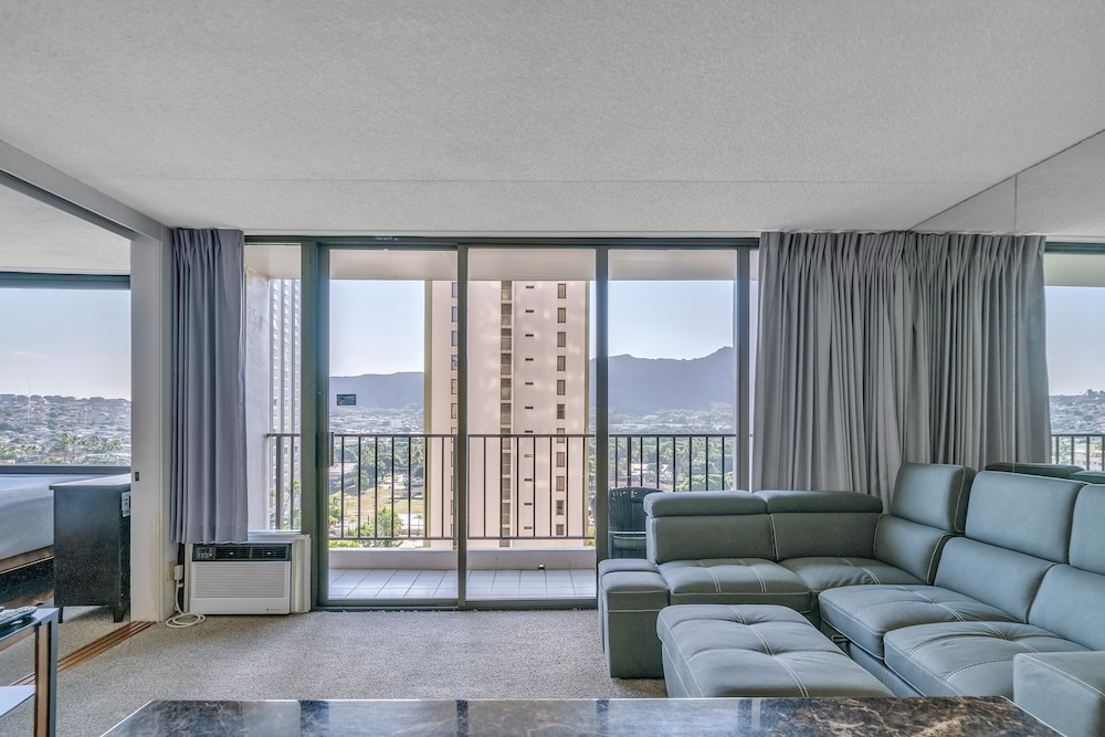 Waikiki Banyan High Level Condo with Private Lanai by Koko Resort Vacation Rentals - photo 53