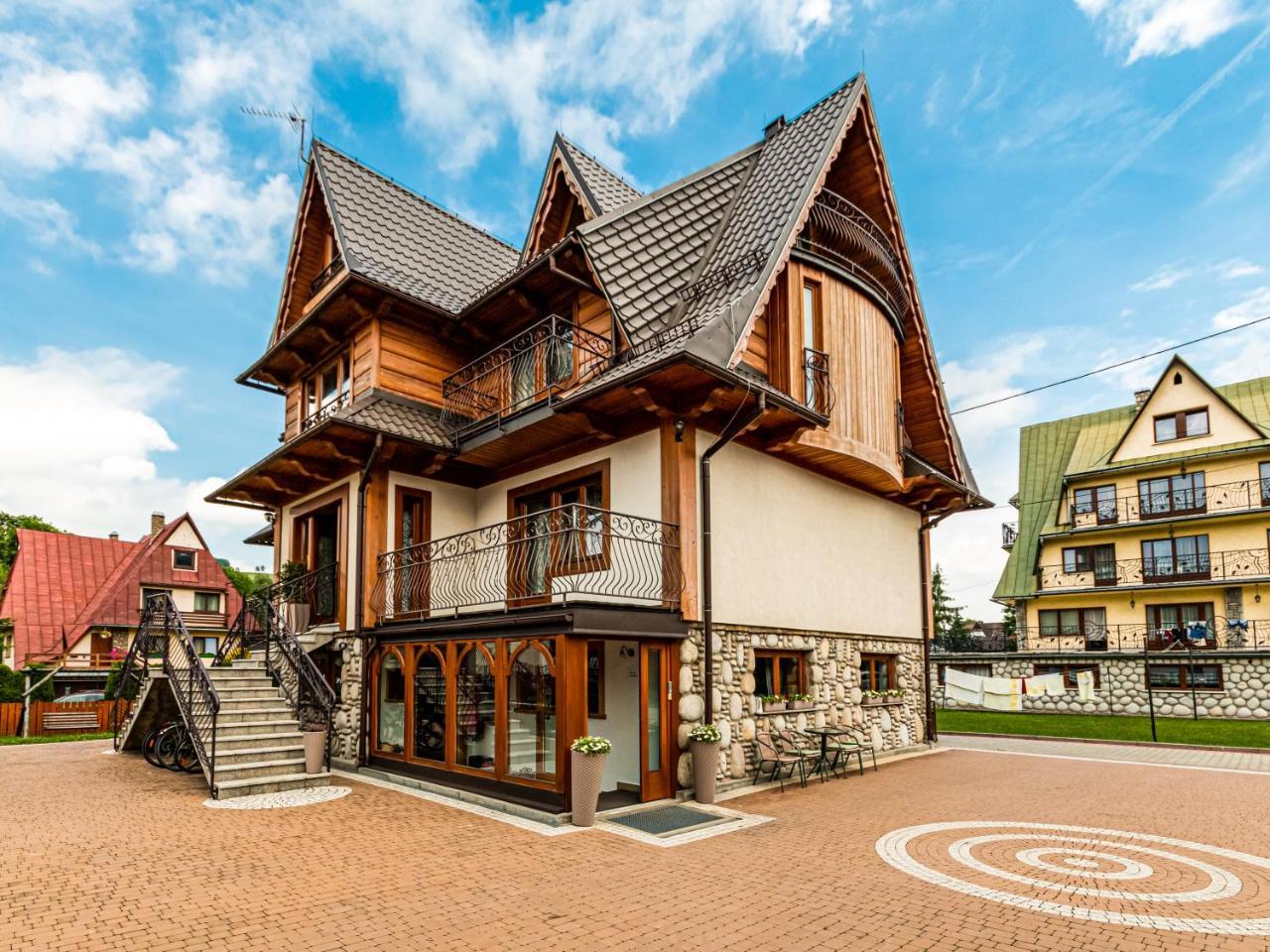 Willa Podhalanka Jacuzzi & sauna drewniany dom dla 20 osób in Bialy Dunajec, Poland