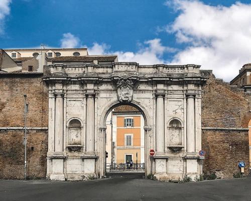 Flora's Apartment — 4-Star Luxury Hotel in Rome, Italy
