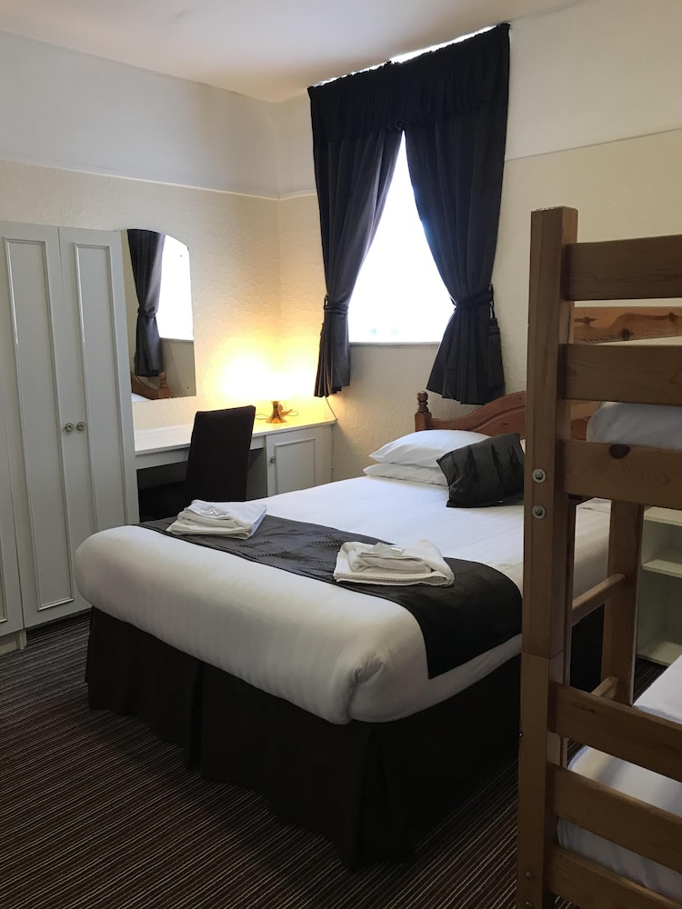 The Feathers Hotel - last minute hotel in Blackpool