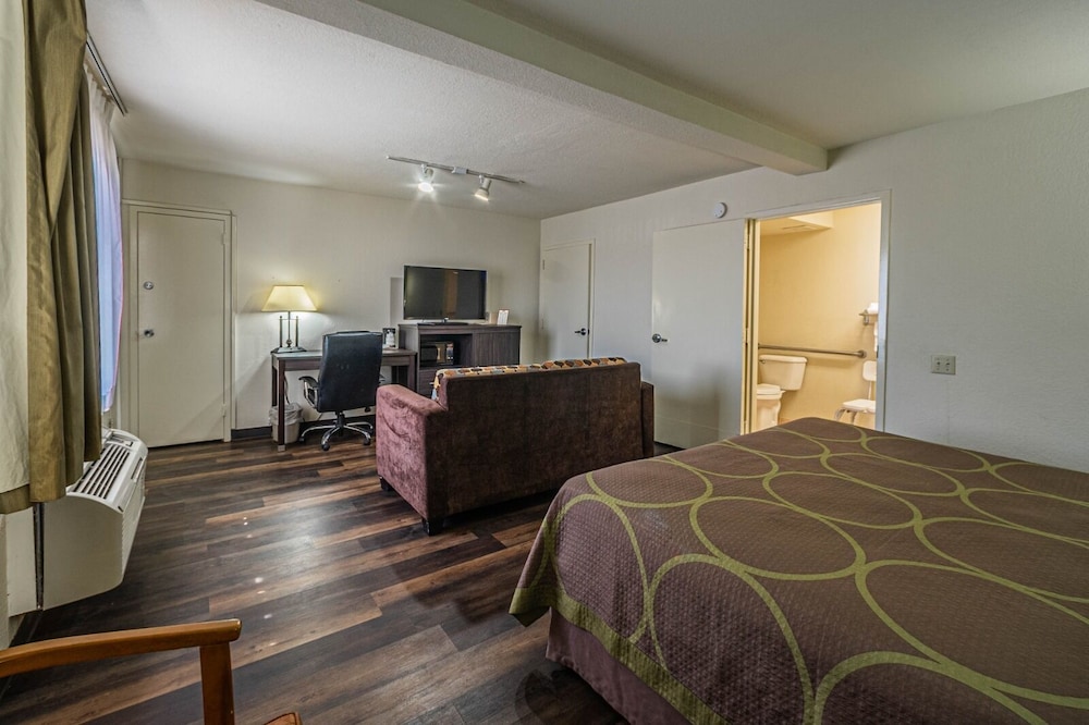 Super 8 by Wyndham El Paso Airport - photo 2