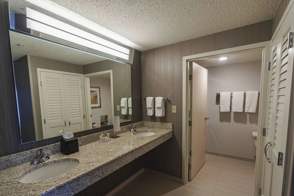 Courtyard by Marriott Cleveland Willoughby - photo 17
