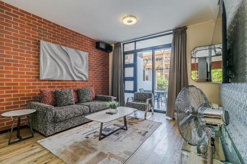 Easy Stay The Vantage Rosebank — 4-Star Luxury Hotel in Johannesburg, South Africa