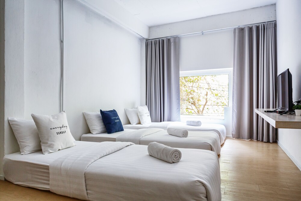 Everyday Sunday Social Hostel