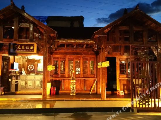 Batang Century Theme Hotel in Ganzi, People's Republic of China