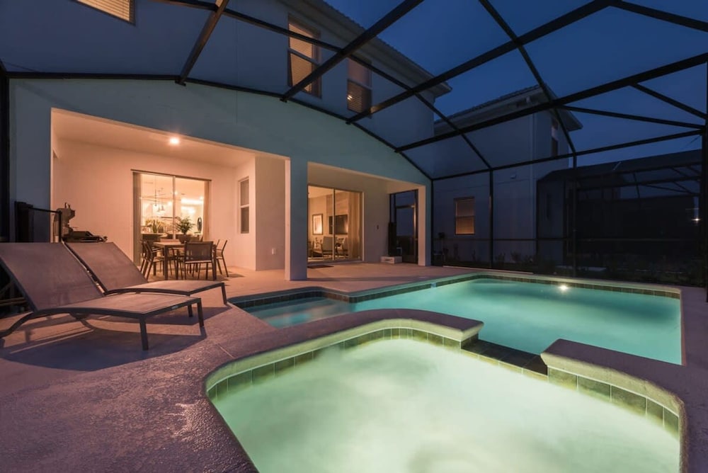 Chic Luxury Haven Unforgettable Retreat - photo 45