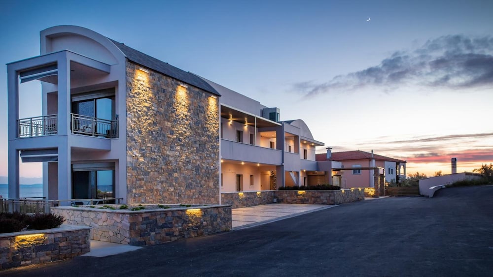 Royalty Suites Loft — 4-Star Luxury Hotel in Nikiti, Greece