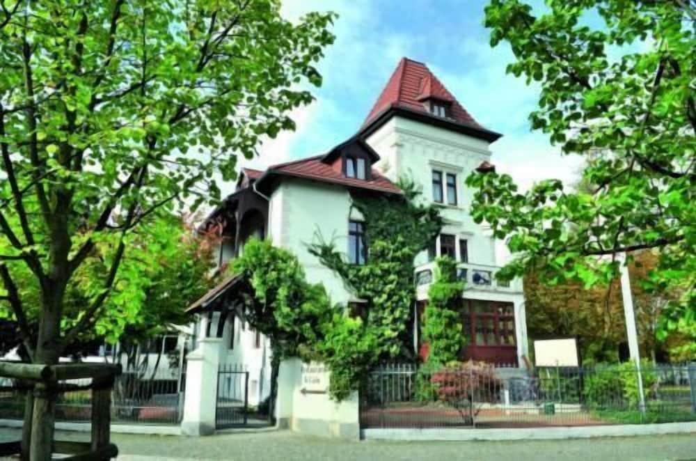 Hotel Am Kurpark Bad Salzelmen — 4-Star Luxury Hotel in Schoenebeck, Germany