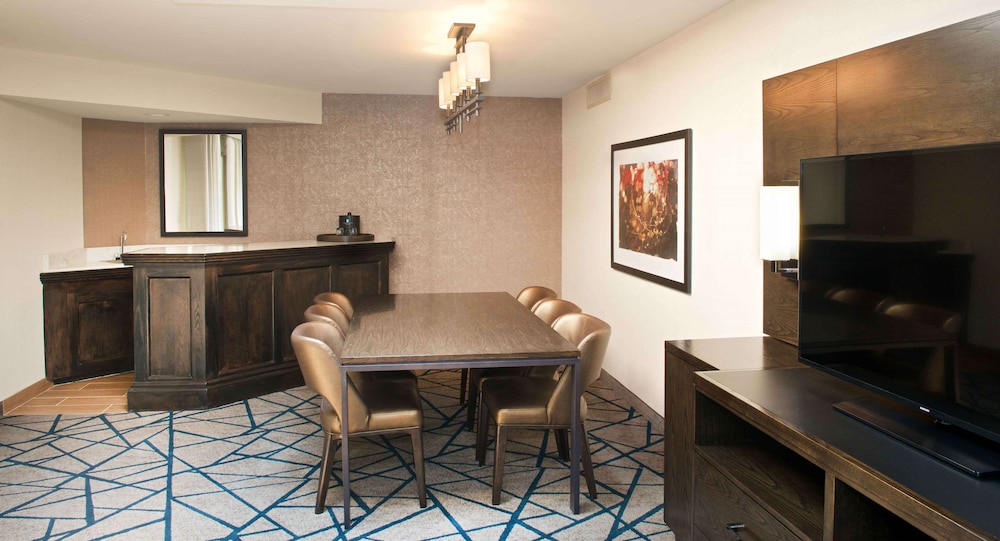 Embassy Suites by Hilton Detroit Livonia Novi - photo 10