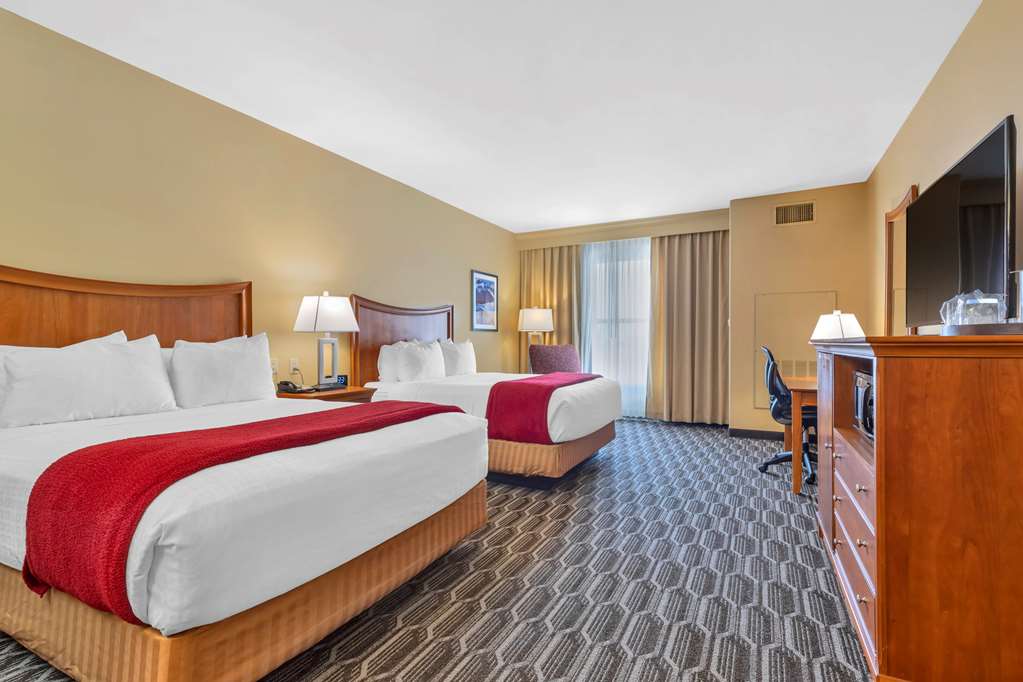 Best Western Plus Swiss Chalet Hotel & Suites - photo 4