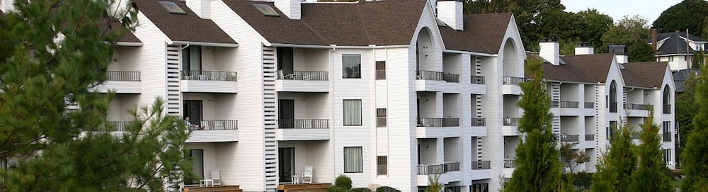 Edgewater Inn Charlevoix - photo 15