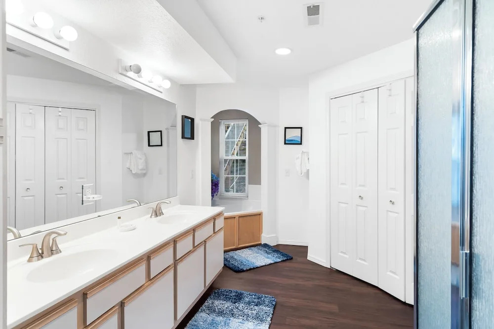 Lake Hideaway Waterfront Condo w Resort Perks - photo 10