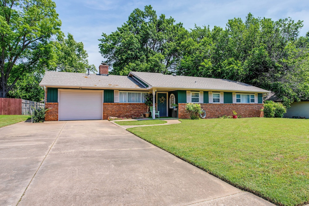 Norman Home with Yard Walk to Park and OU Campus — 4-Star Luxury Hotel in Norman, United States