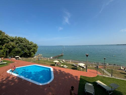 Gardazzuro Appartment Deluxe — 4-Star Luxury Hotel in Padenghe Sul Garda, Italy