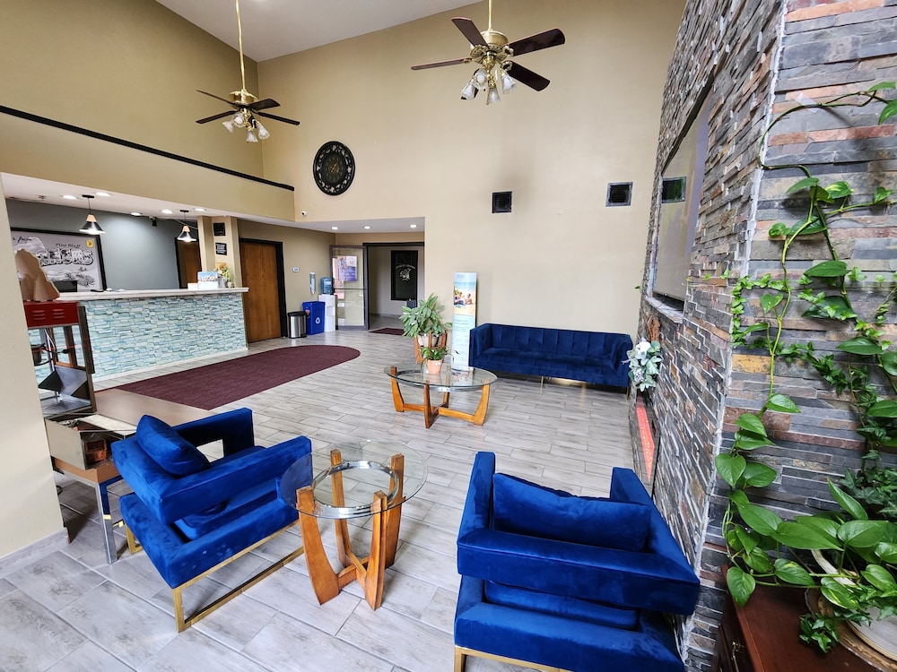 Super 8 by Wyndham Pine Bluff - photo 2